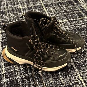 Zara Black and White Women's High-Top Sneakers